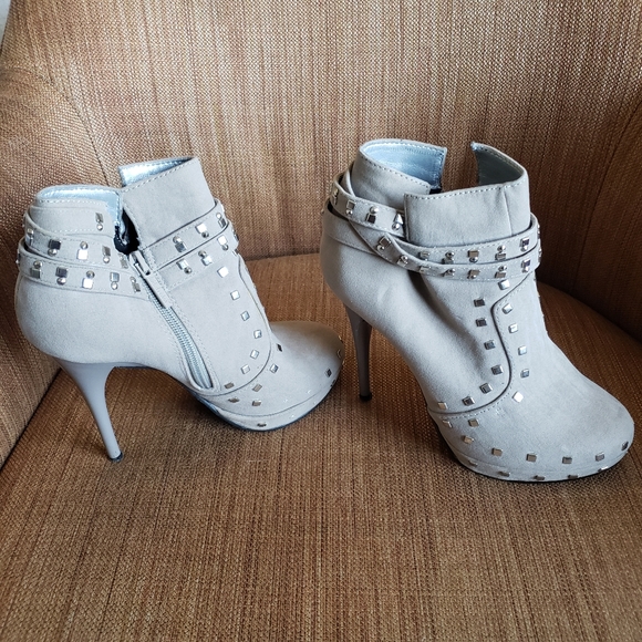 Beige suede stiletto studded booties, Michael Antonio, sz 6 - Picture 8 of 8